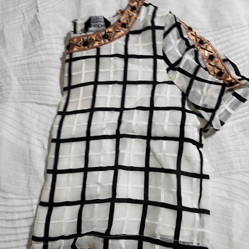 Top - Picture 2 of 4